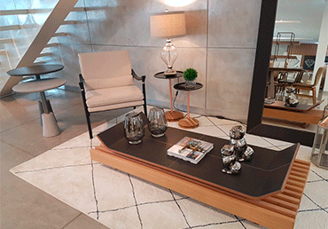 Decoração com mesa de centro e lateral